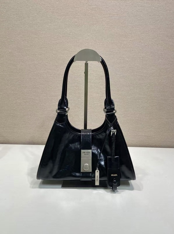 프라다 미디움 레더 토트 백 블랙 1BG580