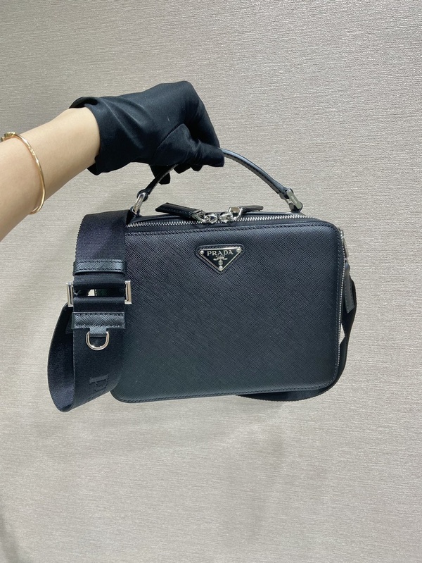 프라다 브리크 사피아노 가죽 백 블랙  2VH069