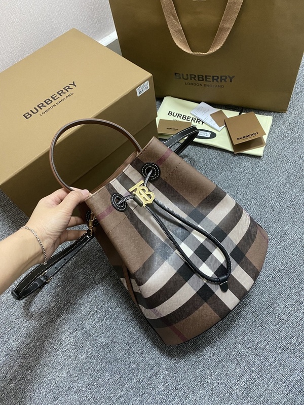 버버리 TB 버킷백 다크 버치 브라운 6911630